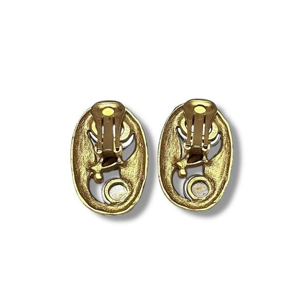 Vintage Hammered Gold Blue Crystal Clip Earrings - Picture 4 of 5